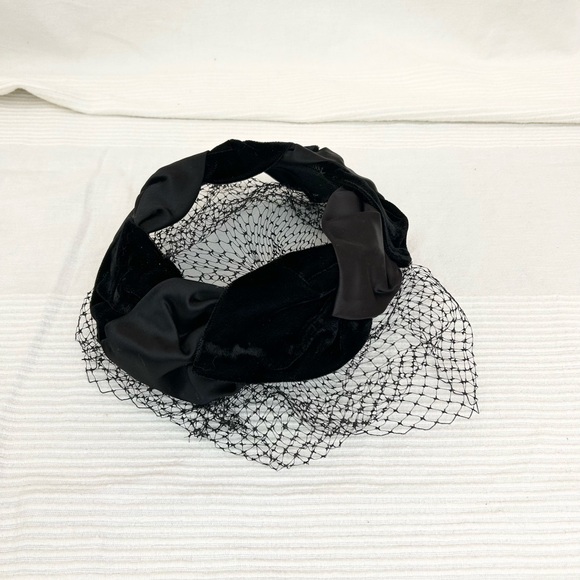 Vintage Black Velvet Ring Fascinator Hat With Netting - Picture 10 of 11